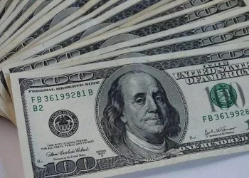 The Fed tightens monetary policy High interest rates hurt the economy