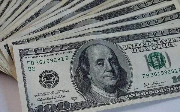The Fed tightens monetary policy High interest rates hurt the economy