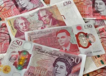 The Bank of England has warned that a sharp rise in interest rates would hit the economy